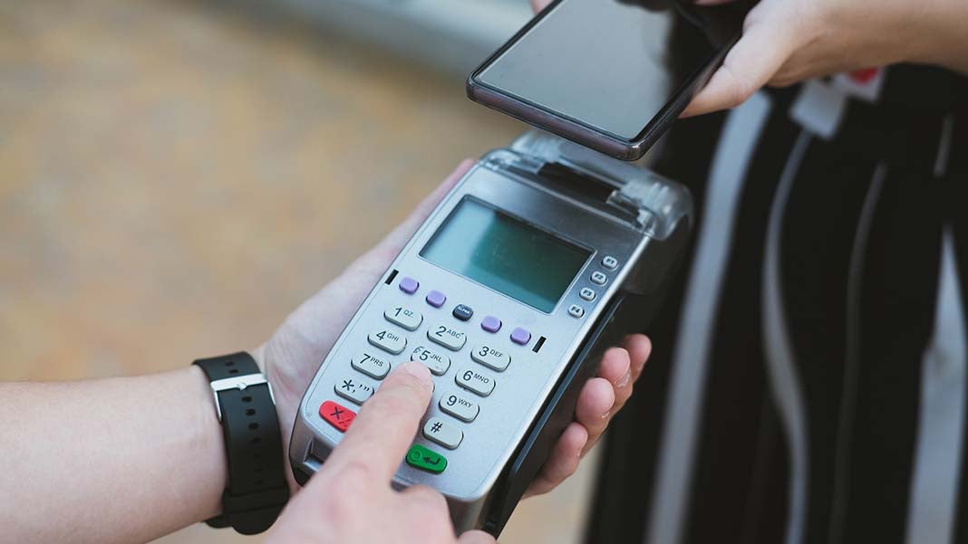 3 Pros and Cons of Using Mobile POS Systems for Your Small Business