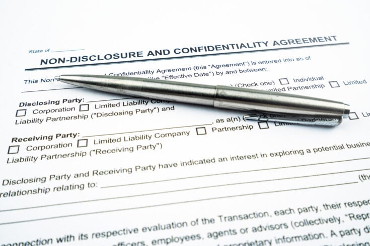 non disclosure and confidentiality agreement form and pen
