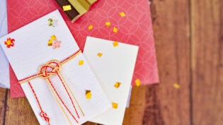 welcome packet wrapped in pink ribbon