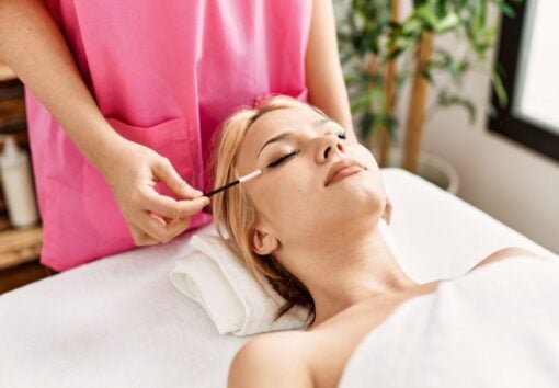 woman-lash-treatment-image1