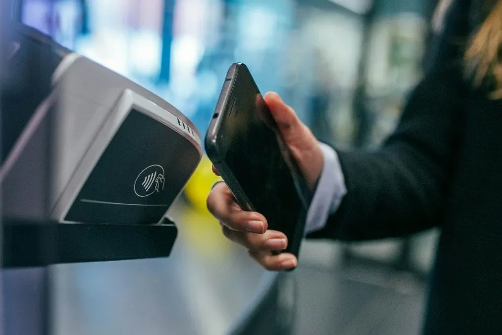 Electronic payment with phone