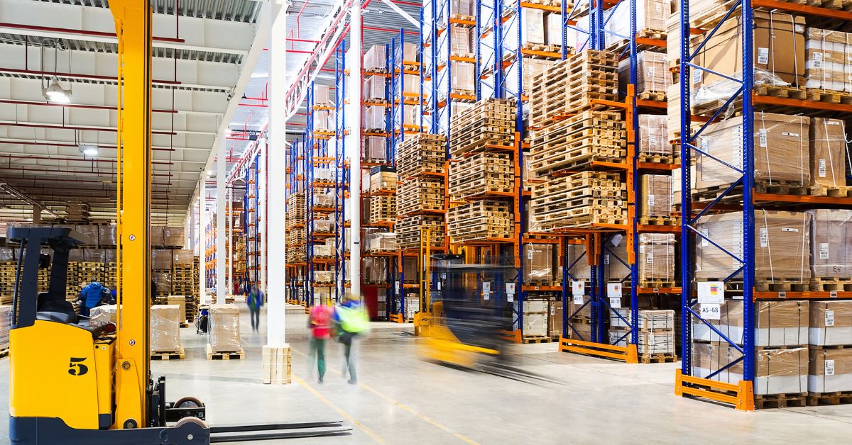 warehouse-people-forklift-image1 warehouse-people-forklift-image1